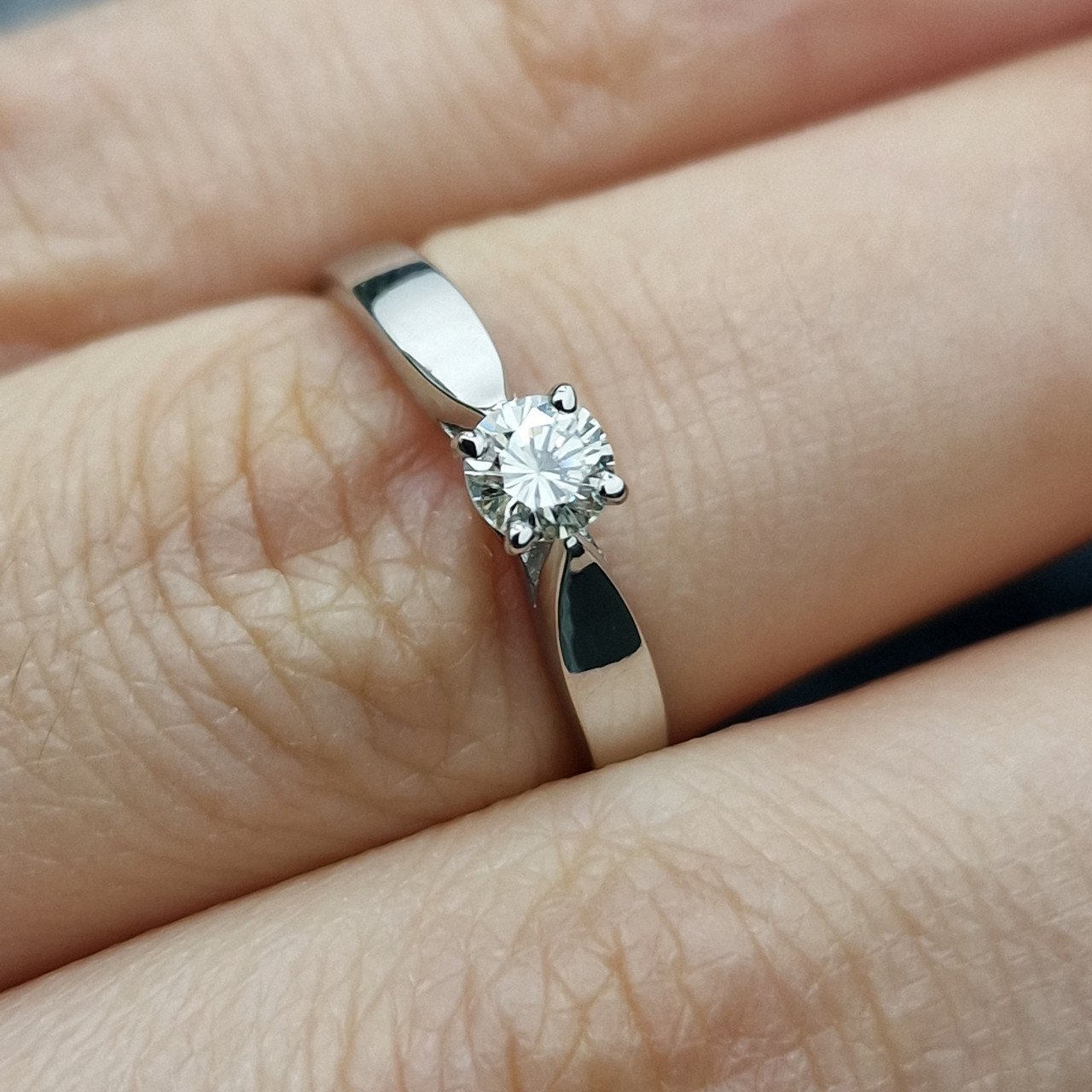 Кольцо Deimantas 104564007 16,5р 1,97гр 0,256ct. купить,NaN