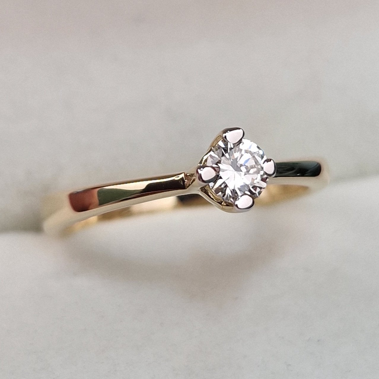 Кольцо Deimantas 104563976 17р 2,08гр 0,23ct. купить,NaN