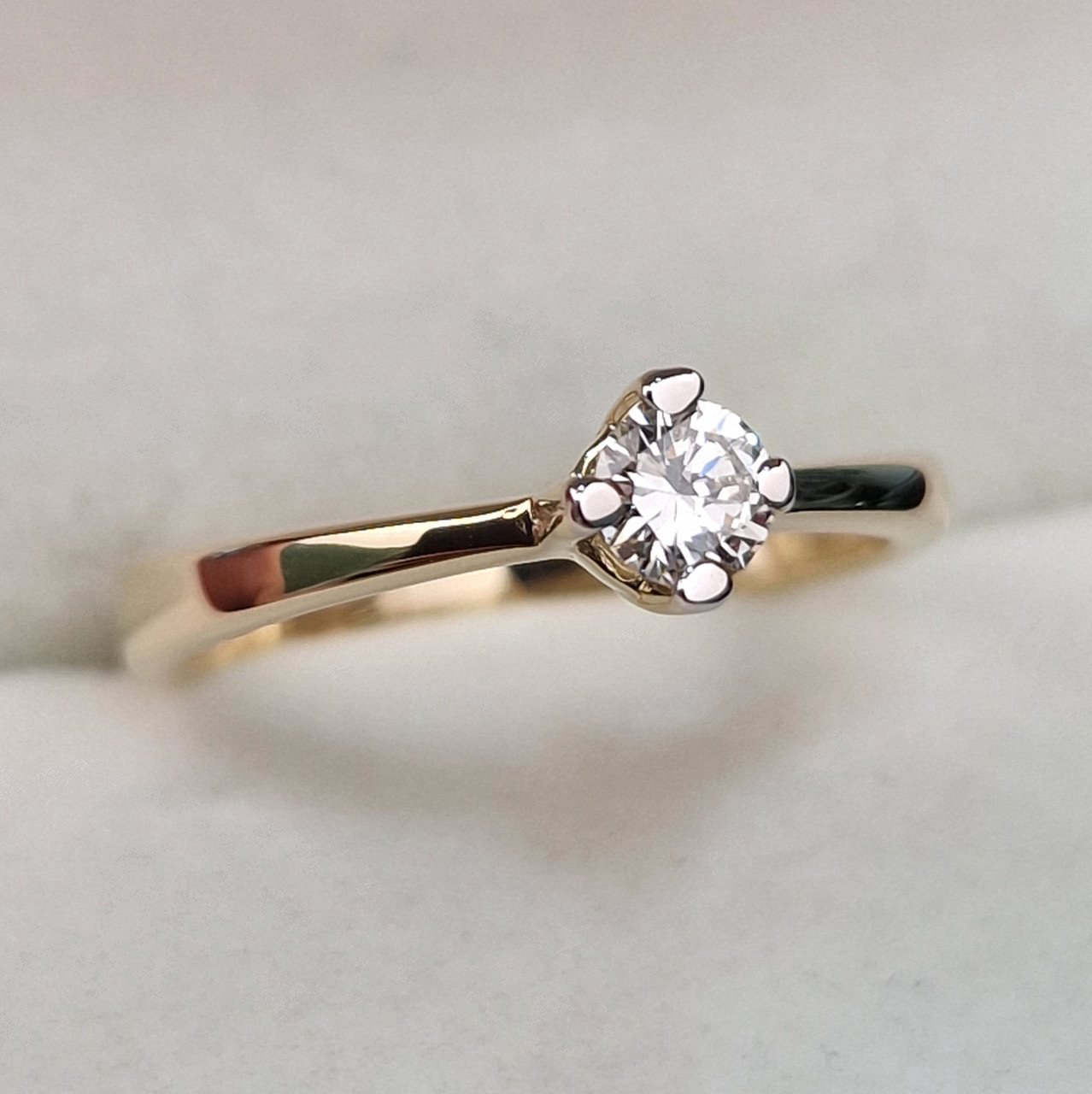 Кольцо Deimantas 104563976 17р 2,08гр 0,23ct. купить,NaN