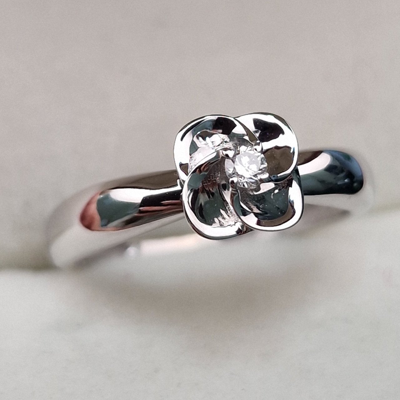 Кольцо Deimantas 104564026 16,5р 2,2гр 0,051ct. купить,NaN