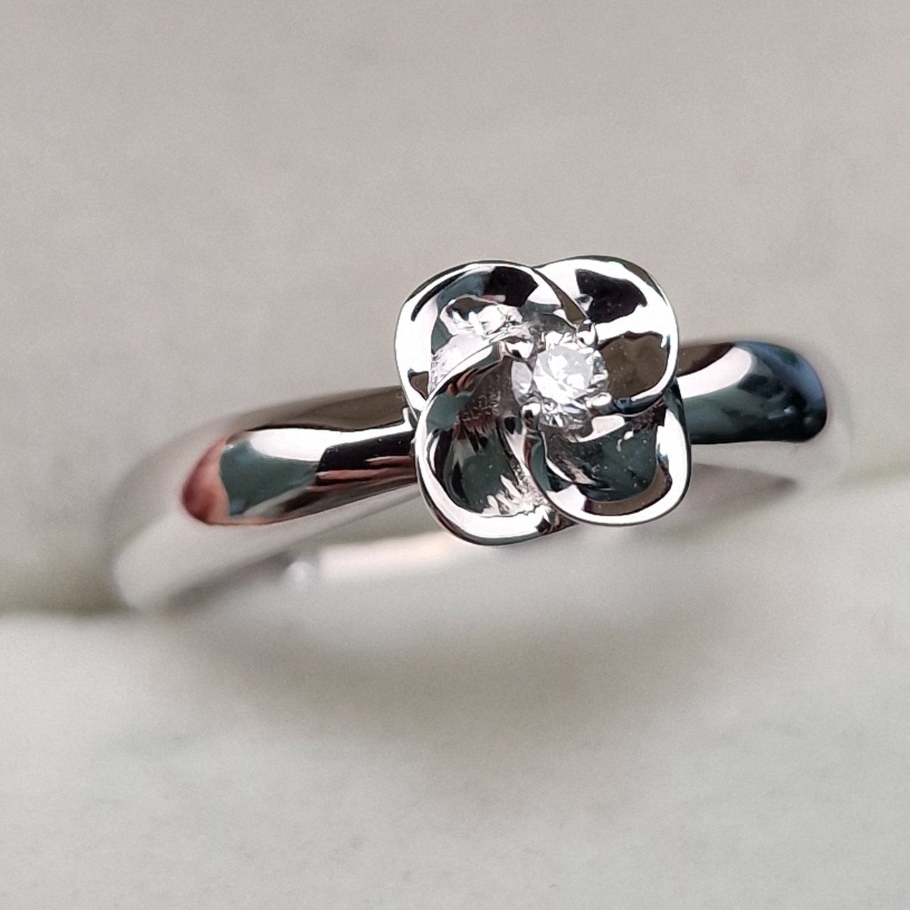 Кольцо Deimantas 104564026 16,5р 2,2гр 0,051ct. купить,NaN