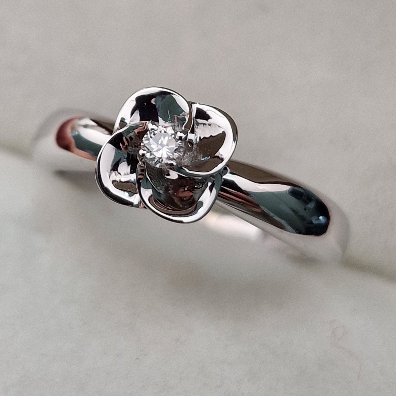 Кольцо Deimantas 104564026 16,5р 2,2гр 0,051ct. купить,NaN