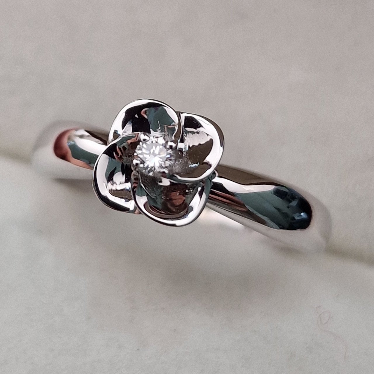 Кольцо Deimantas 104564026 16,5р 2,2гр 0,051ct. купить,NaN