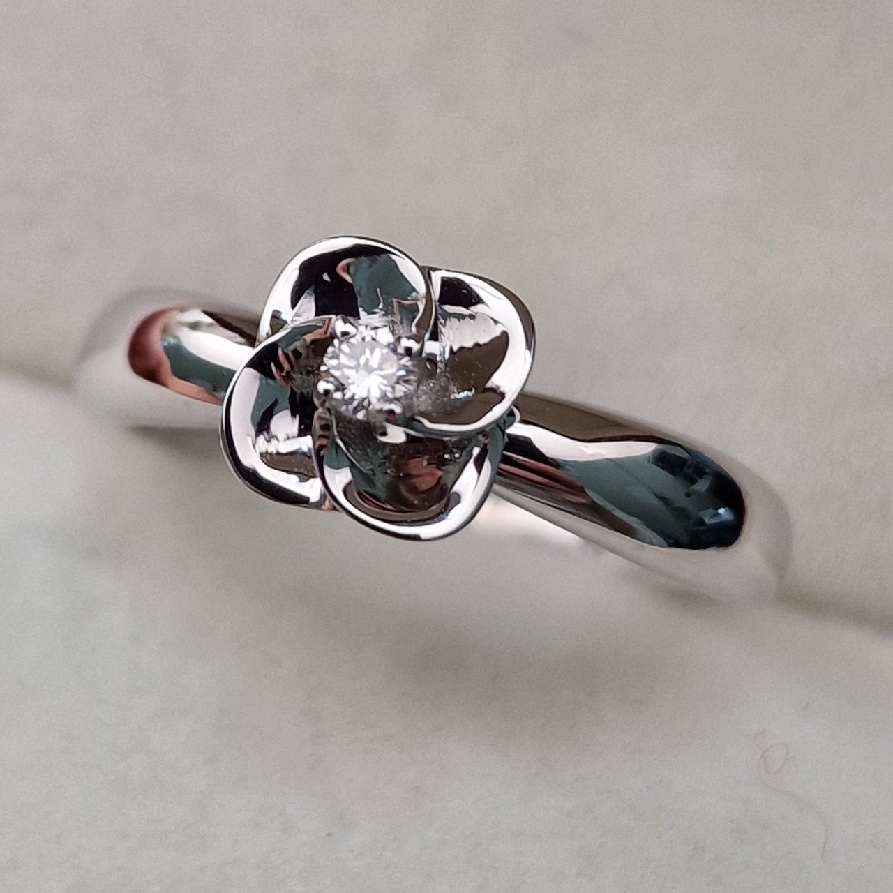 Кольцо Deimantas 104564026 16,5р 2,2гр 0,051ct. купить,NaN