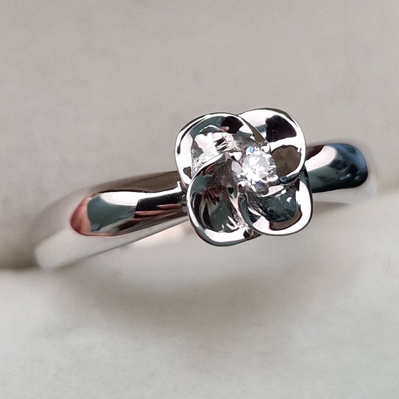 Кольцо Deimantas 104564026 16,5р 2,2гр 0,051ct. купить,NaN