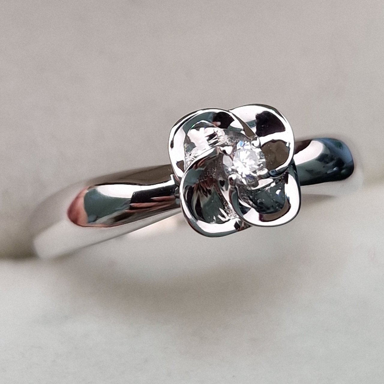 Кольцо Deimantas 104564026 16,5р 2,2гр 0,051ct. купить,NaN