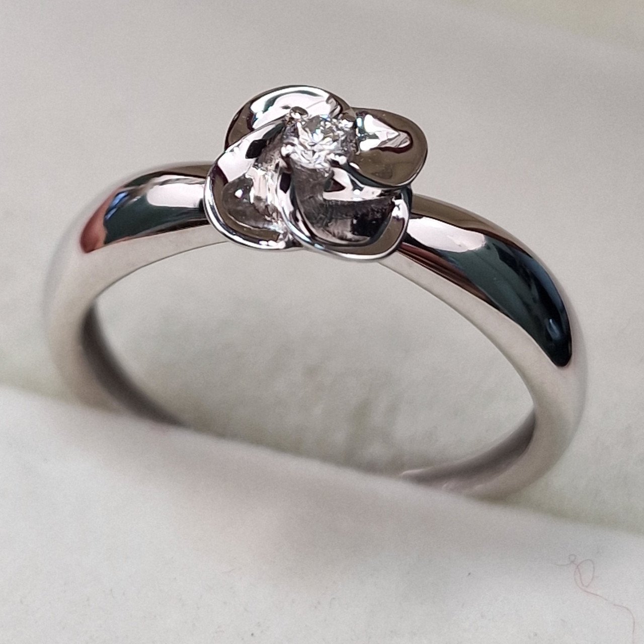 Кольцо Deimantas 104564026 16,5р 2,2гр 0,051ct. купить,NaN