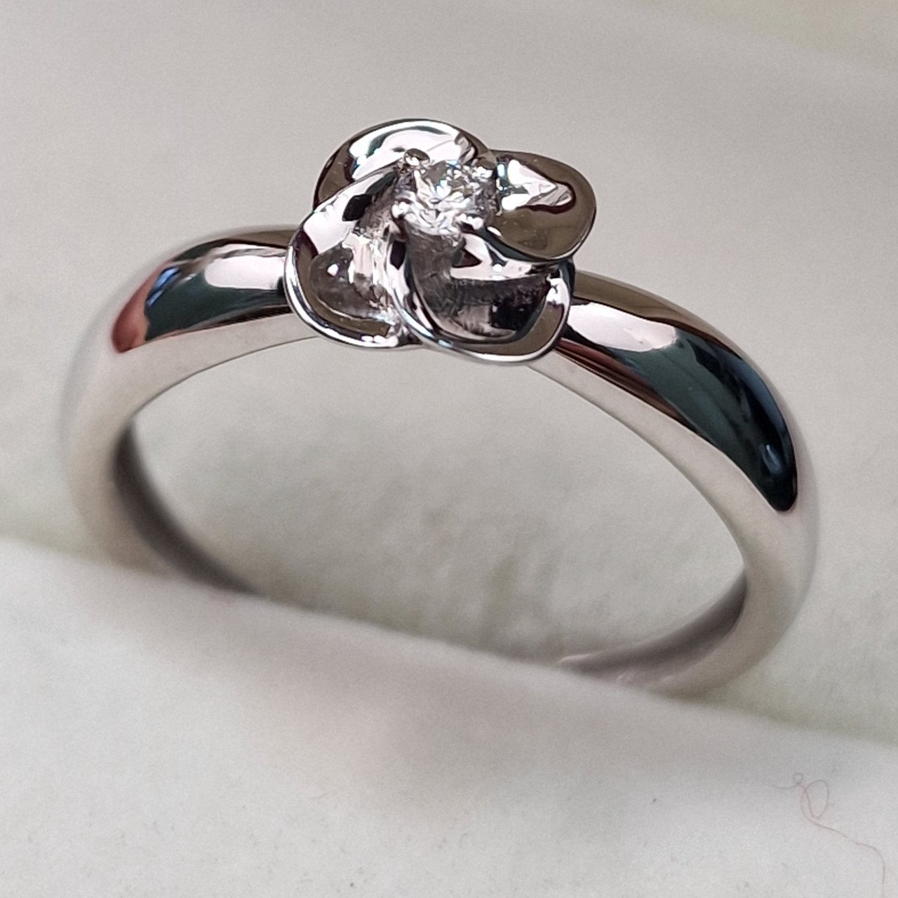 Кольцо Deimantas 104564026 16,5р 2,2гр 0,051ct. купить,NaN