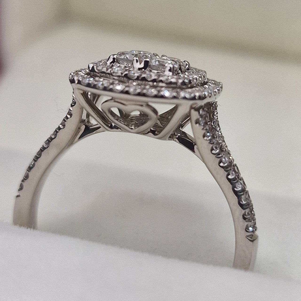 Кольцо Deimantas 104947784 17р 3,6гр 0,60ct. купить,NaN