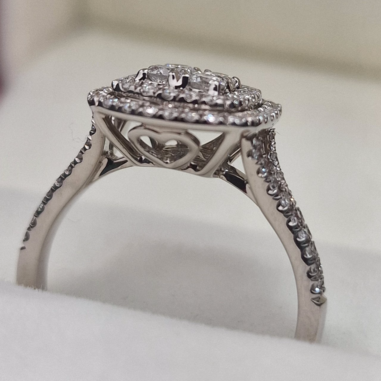 Кольцо Deimantas 104947784 17р 3,6гр 0,60ct. купить,NaN