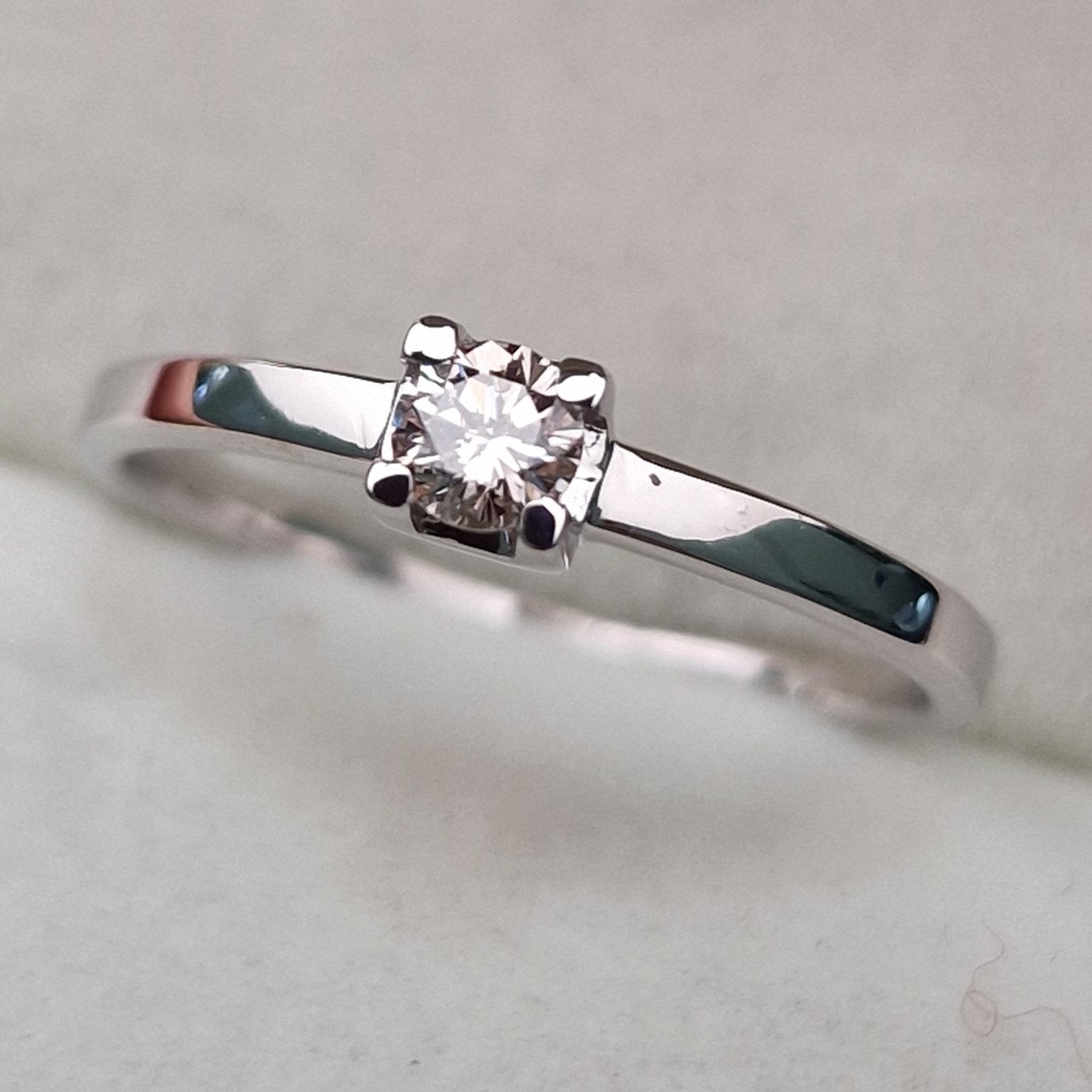 Кольцо Deimantas 104564040 16,5р 1,43гр 0,152ct. купить,NaN