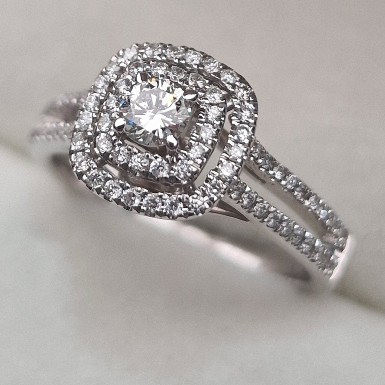 Кольцо Deimantas 104947960 17,5р 4,14гр 0,49ct. купить,NaN