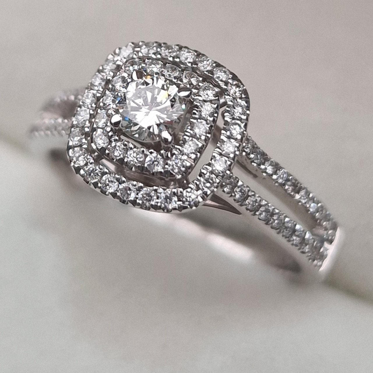 Кольцо Deimantas 104947960 17,5р 4,14гр 0,49ct. купить,NaN