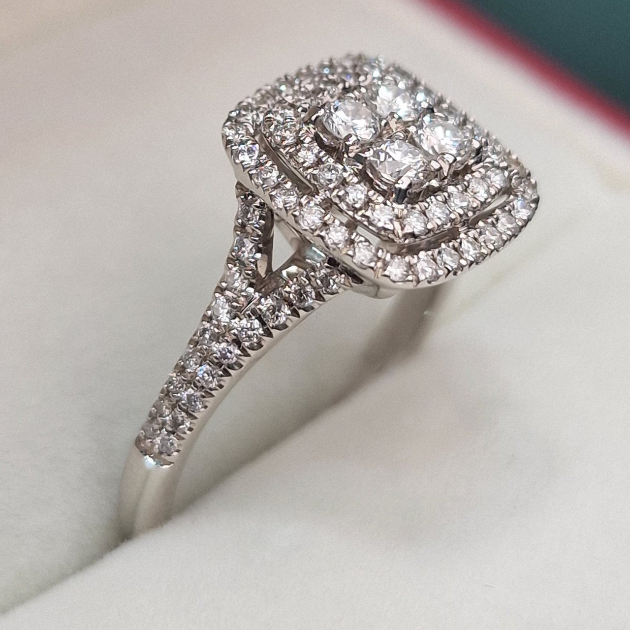 Кольцо Deimantas 104947784 17р 3,6гр 0,60ct. купить,NaN