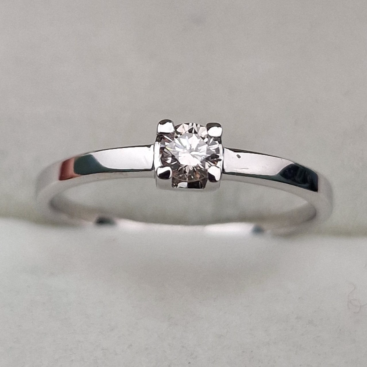 Кольцо Deimantas 104564040 16,5р 1,43гр 0,152ct. купить,NaN