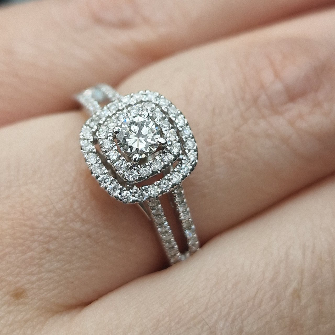 Кольцо Deimantas 104947960 17,5р 4,14гр 0,49ct. купить,NaN