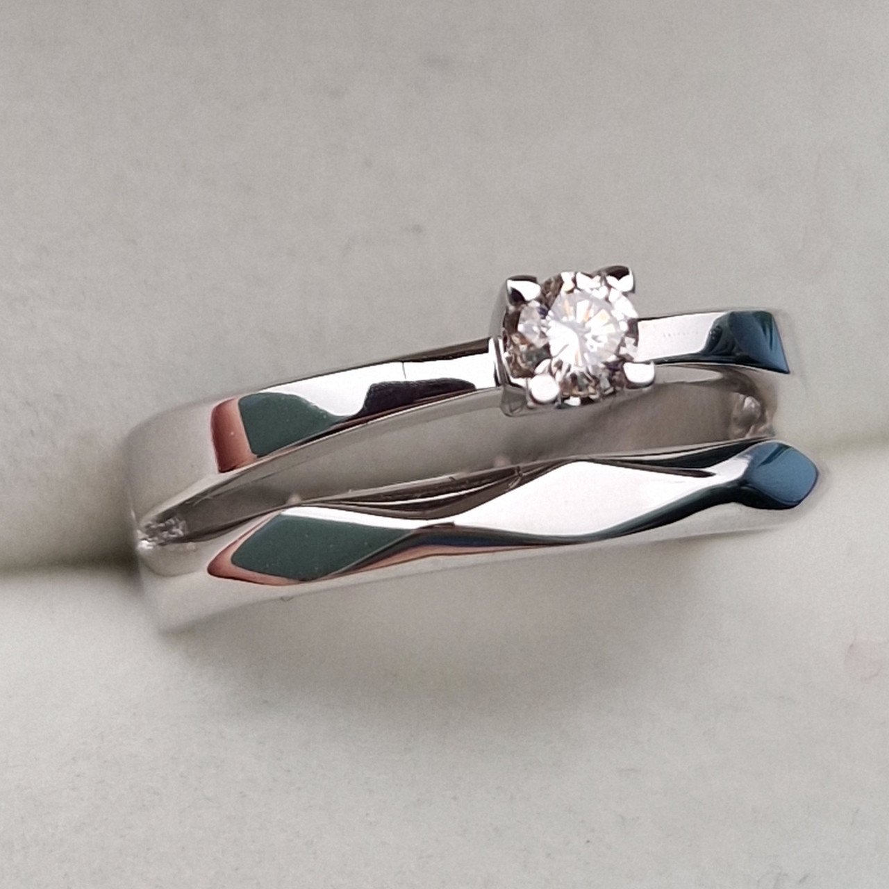 Кольцо Deimantas 104564049 17р 3,82гр 0,132ct. купить,NaN