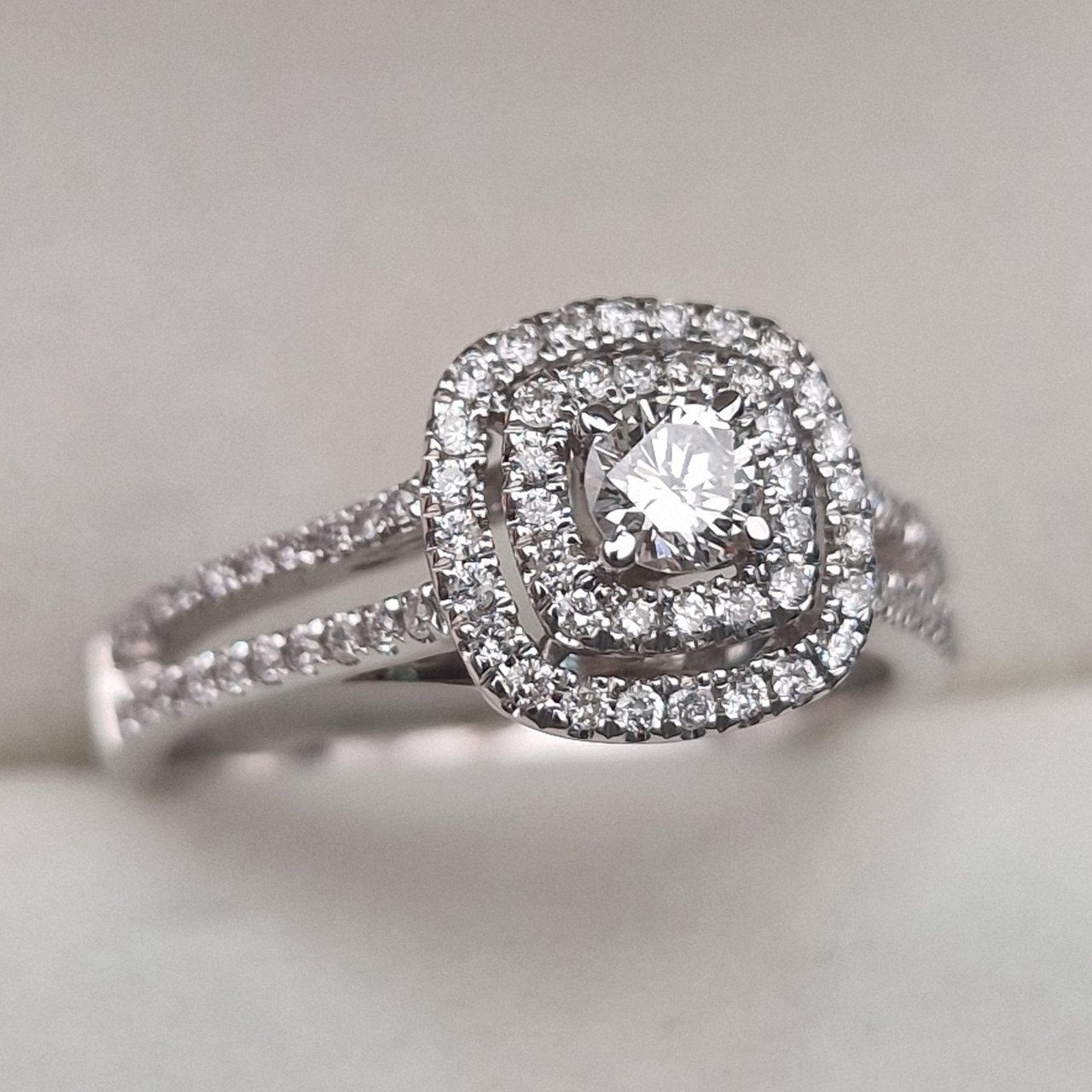 Кольцо Deimantas 104947960 17,5р 4,14гр 0,49ct. купить,NaN