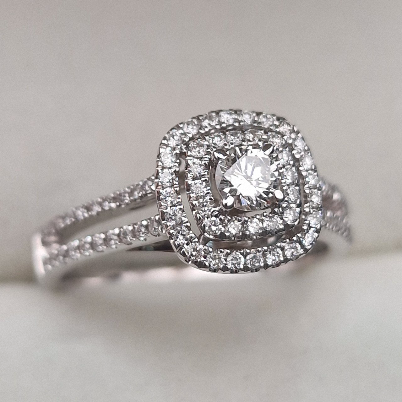 Кольцо Deimantas 104947960 17,5р 4,14гр 0,49ct. купить,NaN