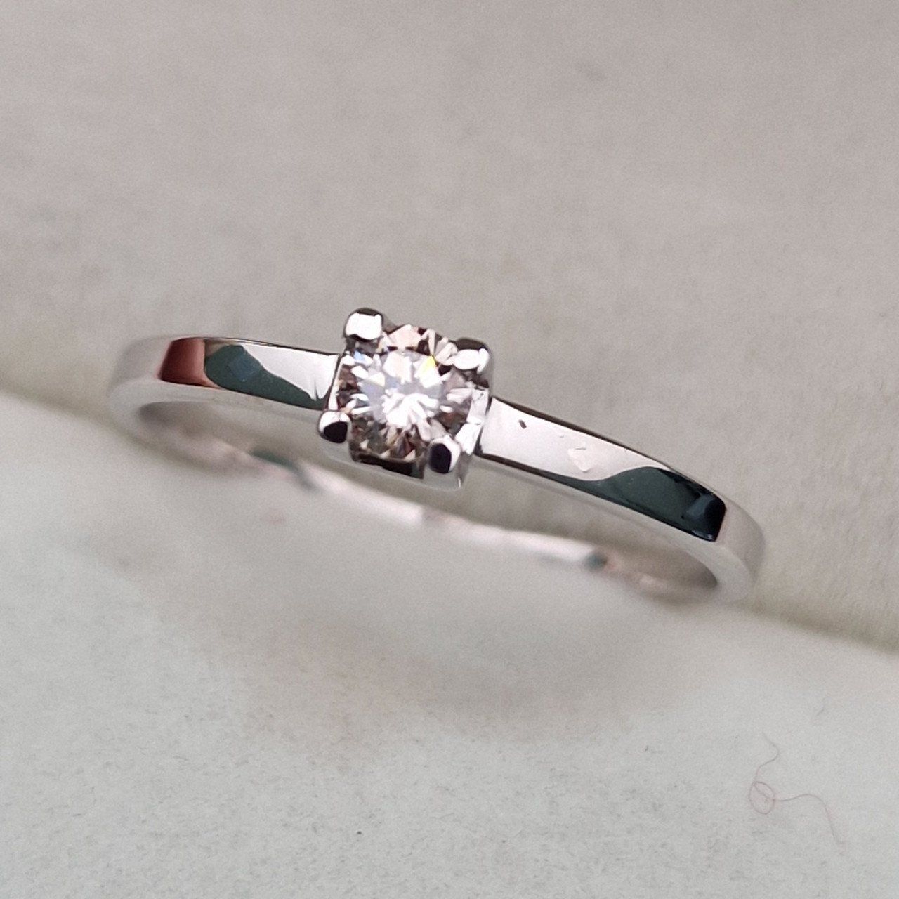 Кольцо Deimantas 104564040 16,5р 1,43гр 0,152ct. купить,NaN