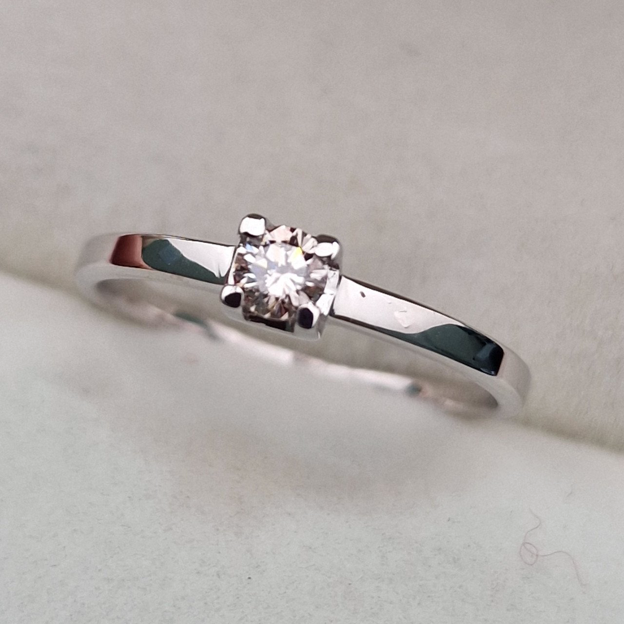 Кольцо Deimantas 104564040 16,5р 1,43гр 0,152ct. купить,NaN