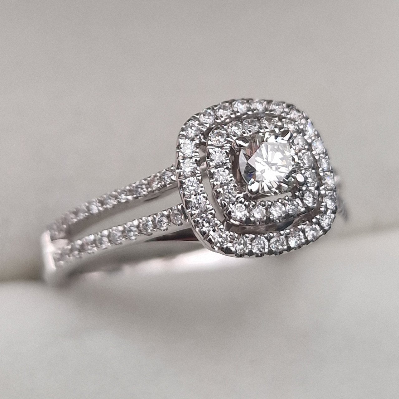 Кольцо Deimantas 104947960 17,5р 4,14гр 0,49ct. купить,NaN