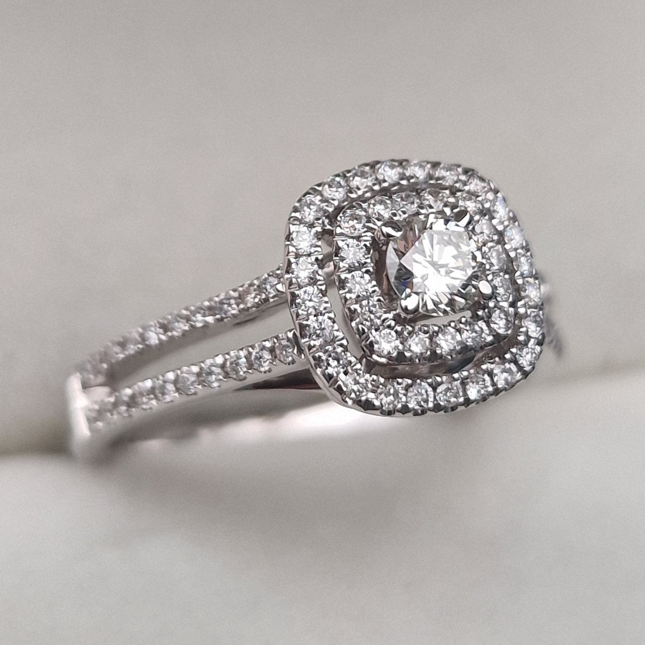 Кольцо Deimantas 104947960 17,5р 4,14гр 0,49ct. купить,NaN