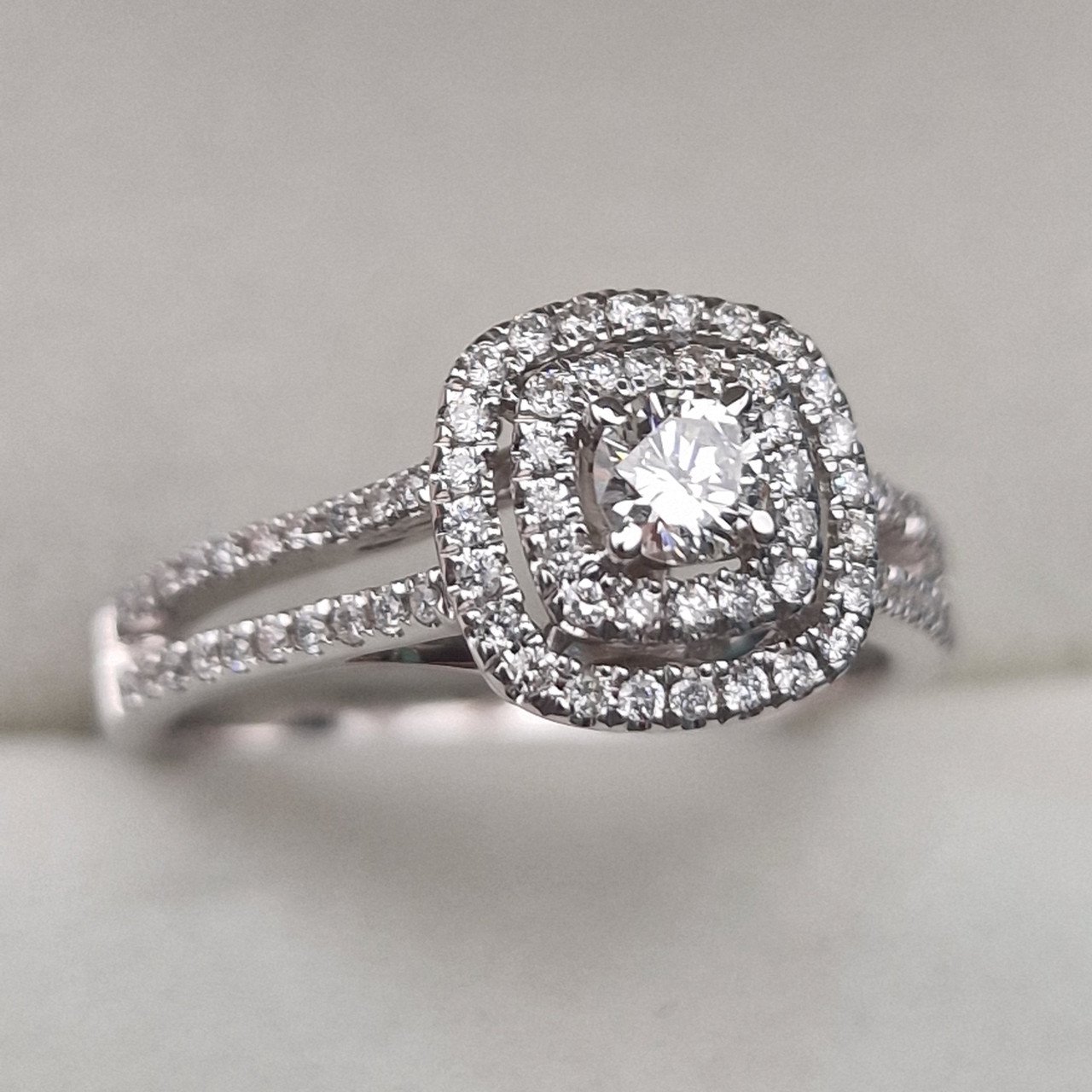 Кольцо Deimantas 104947960 17,5р 4,14гр 0,49ct. купить,NaN