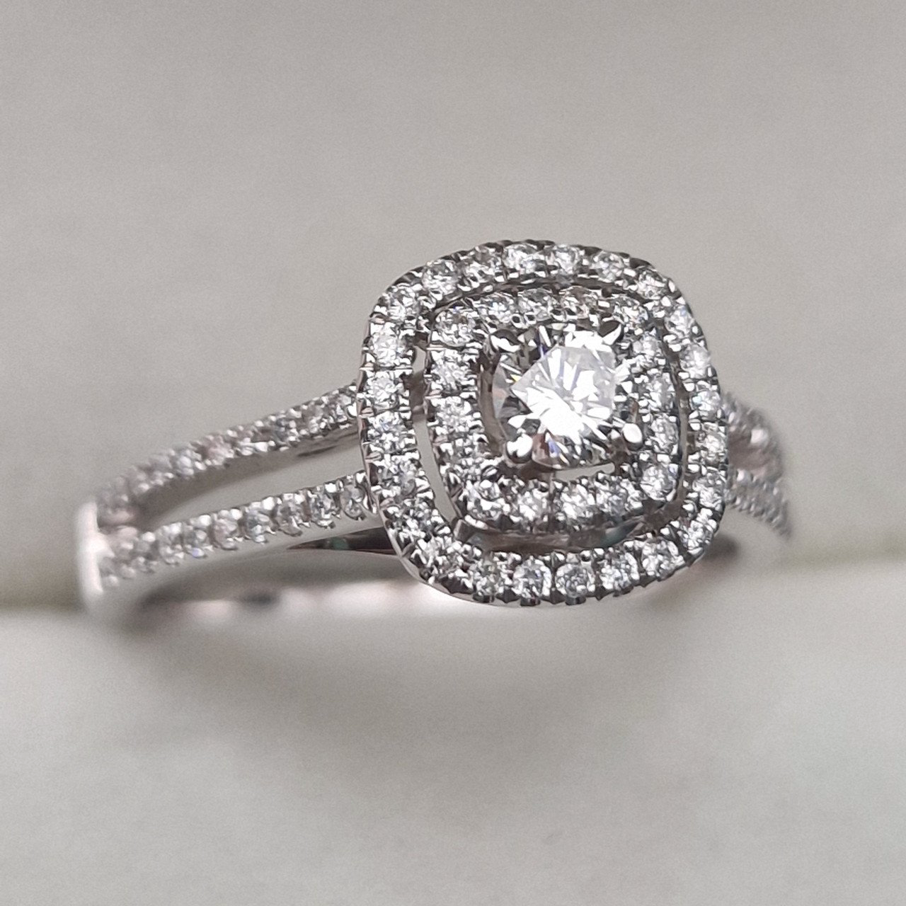 Кольцо Deimantas 104947960 17,5р 4,14гр 0,49ct. купить,NaN