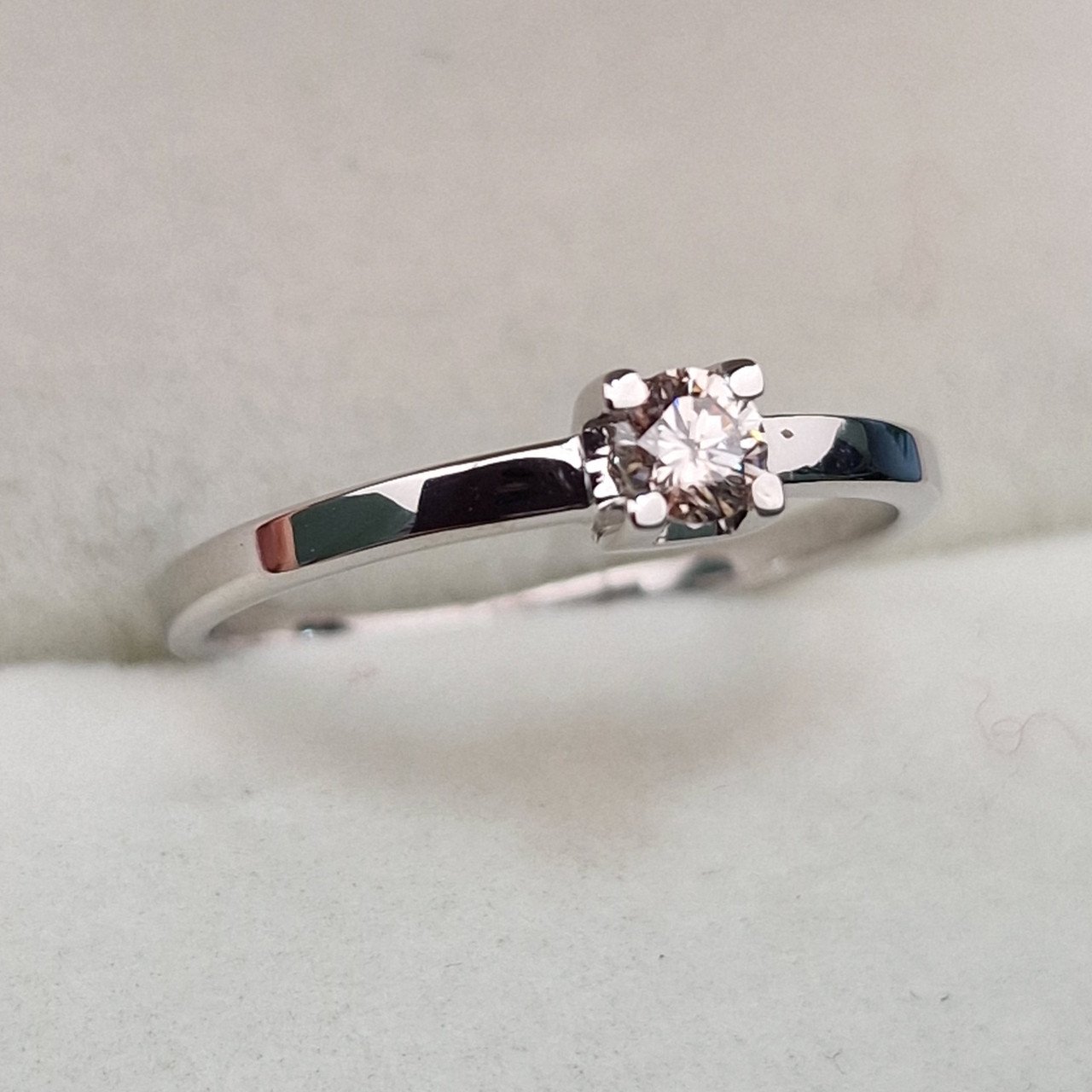 Кольцо Deimantas 104564040 16,5р 1,43гр 0,152ct. купить,NaN