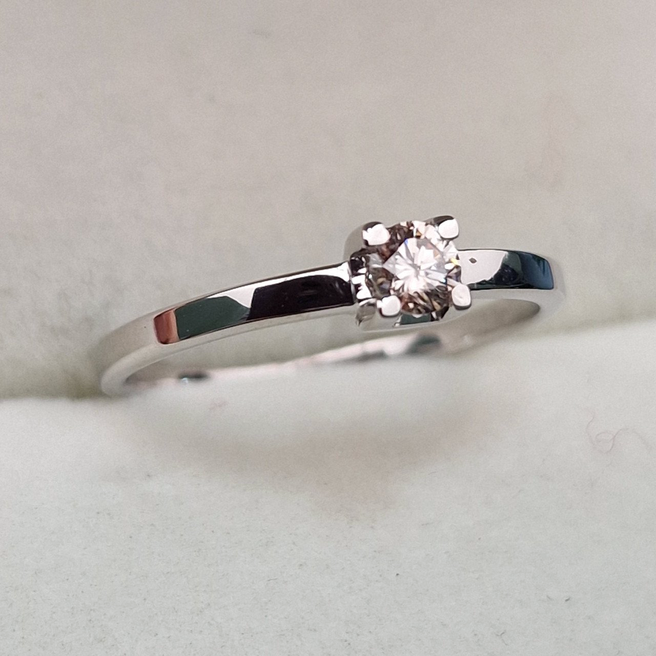 Кольцо Deimantas 104564040 16,5р 1,43гр 0,152ct. купить,NaN