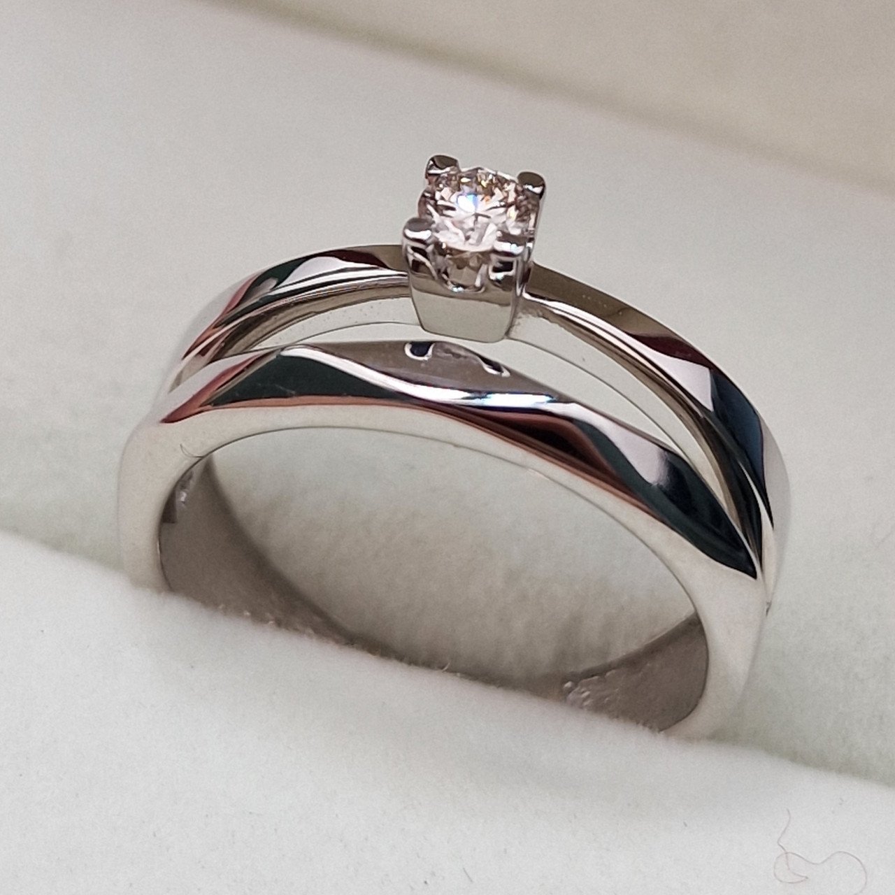 Кольцо Deimantas 104564049 17р 3,82гр 0,132ct. купить,NaN