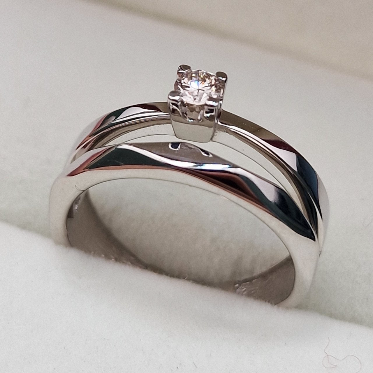 Кольцо Deimantas 104564049 17р 3,82гр 0,132ct. купить,NaN