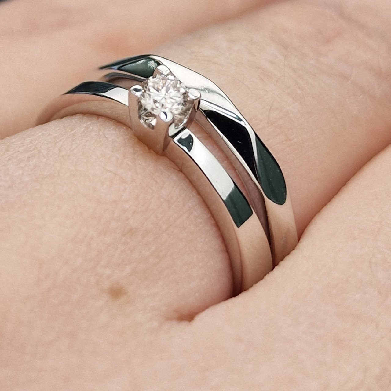 Кольцо Deimantas 104564049 17р 3,82гр 0,132ct. купить,NaN