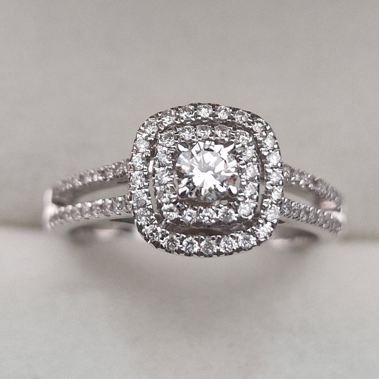Кольцо Deimantas 104947960 17,5р 4,14гр 0,49ct. купить,NaN