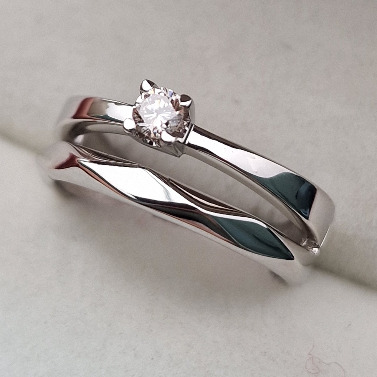 Кольцо Deimantas 104564049 17р 3,82гр 0,132ct. купить,NaN