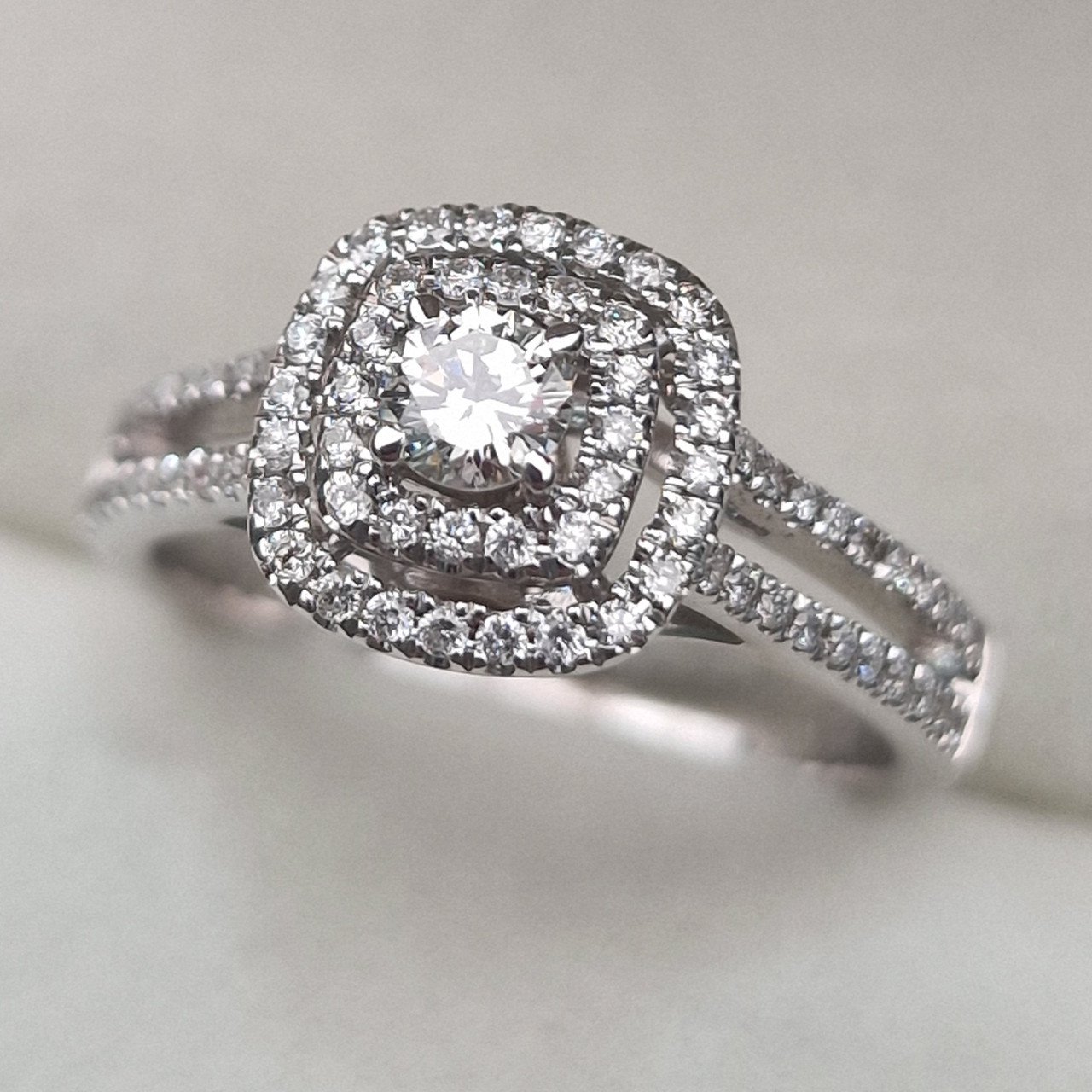Кольцо Deimantas 104947960 17,5р 4,14гр 0,49ct. купить,NaN