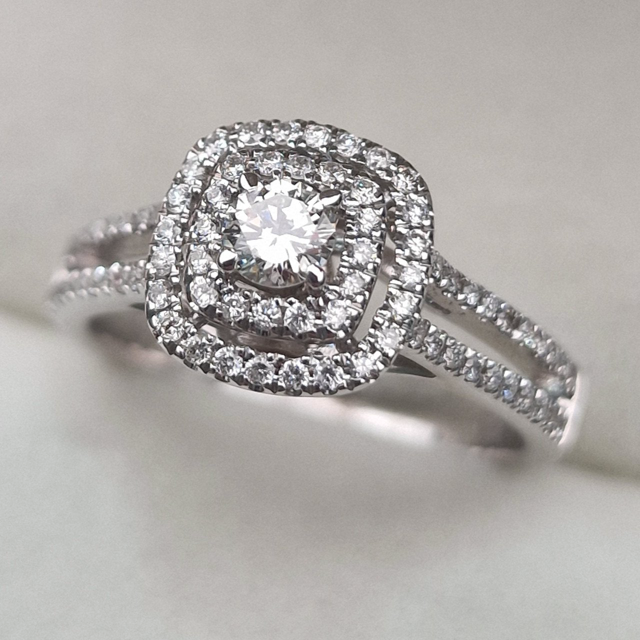 Кольцо Deimantas 104947960 17,5р 4,14гр 0,49ct. купить,NaN