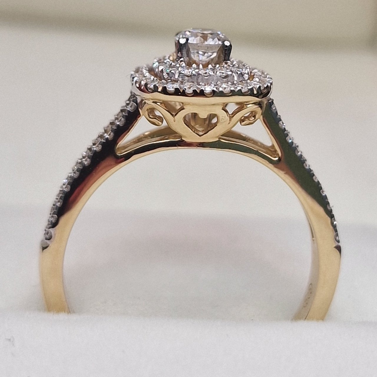 Кольцо Deimantas 104947801 17,5р 3,99гр 0,52ct. купить,NaN
