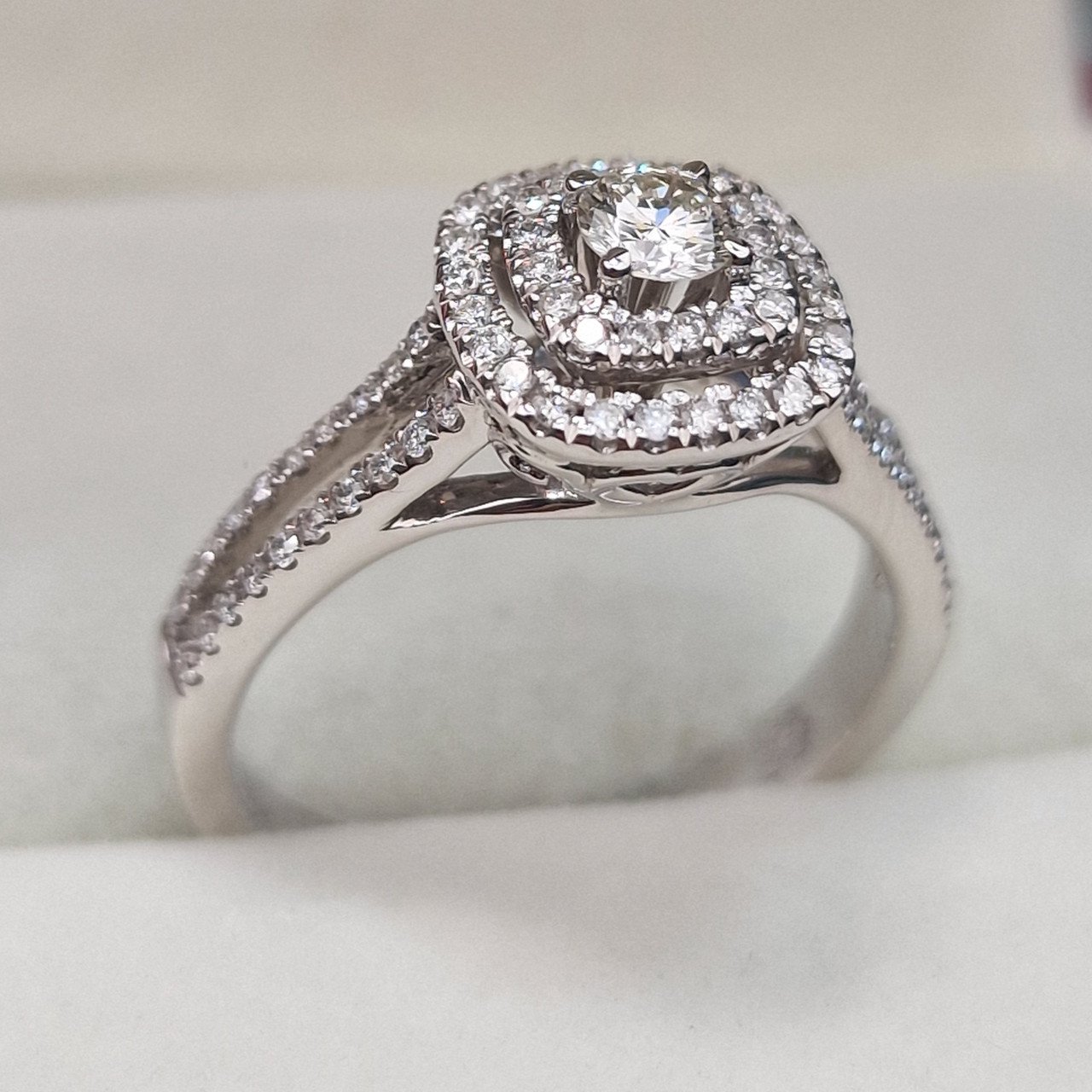 Кольцо Deimantas 104947960 17,5р 4,14гр 0,49ct. купить,NaN