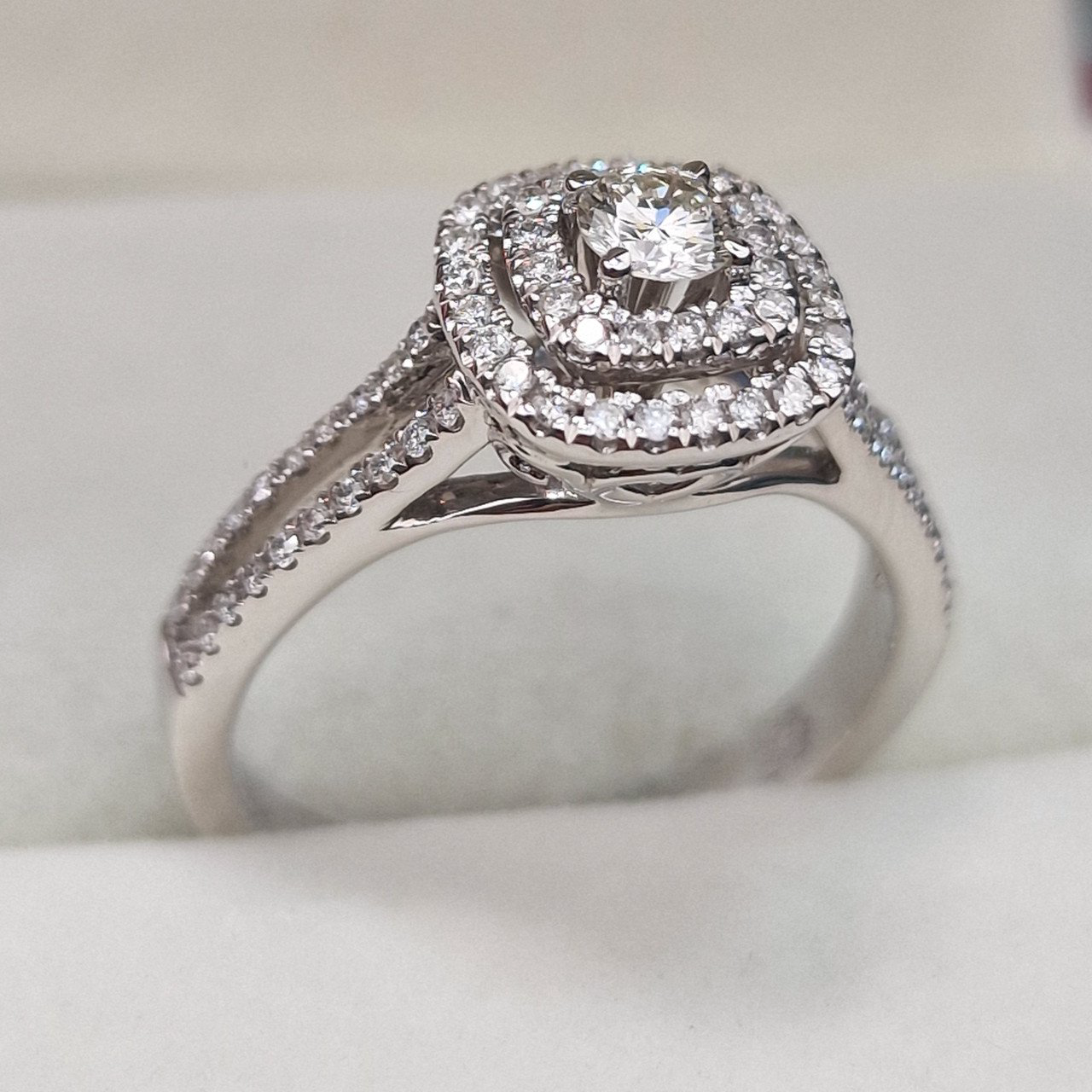 Кольцо Deimantas 104947960 17,5р 4,14гр 0,49ct. купить,NaN