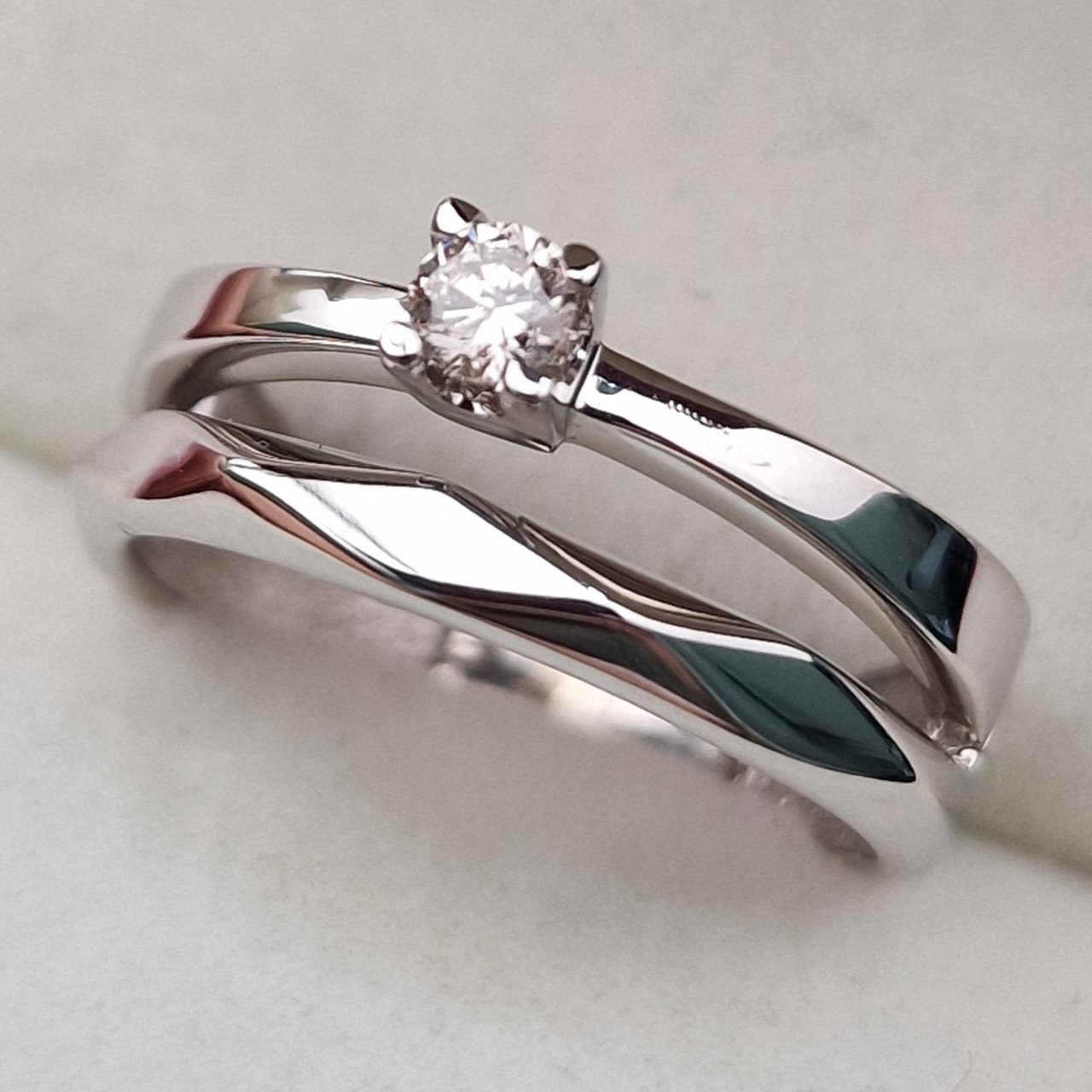 Кольцо Deimantas 104564049 17р 3,82гр 0,132ct. купить,NaN
