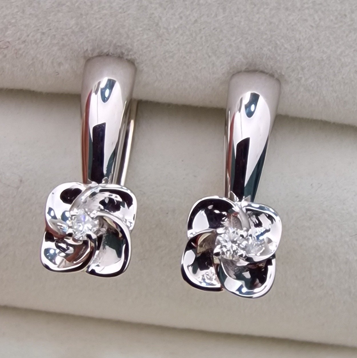 Серьги Deimantas 104564213 3,42гр 0,094ct. купить,NaN