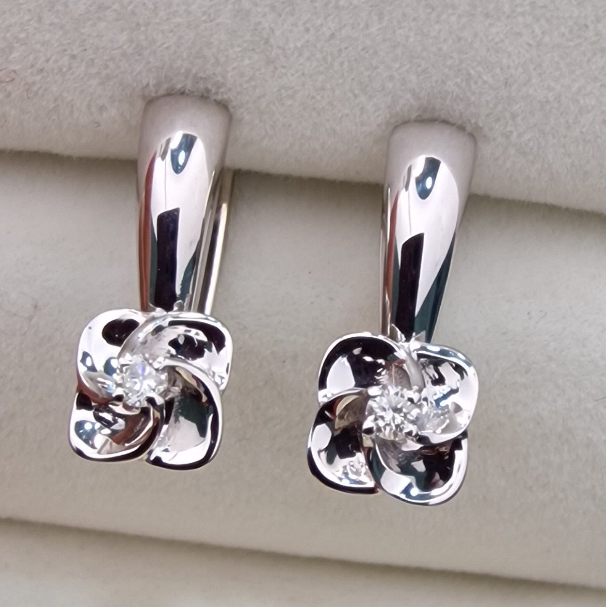 Серьги Deimantas 104564213 3,42гр 0,094ct. купить,NaN