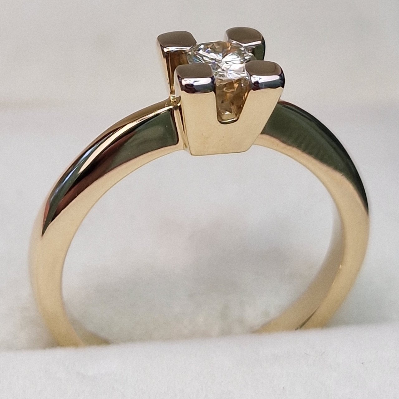 Кольцо Deimantas 104569142 17,5р 4,22гр 0,22ct. купить,NaN