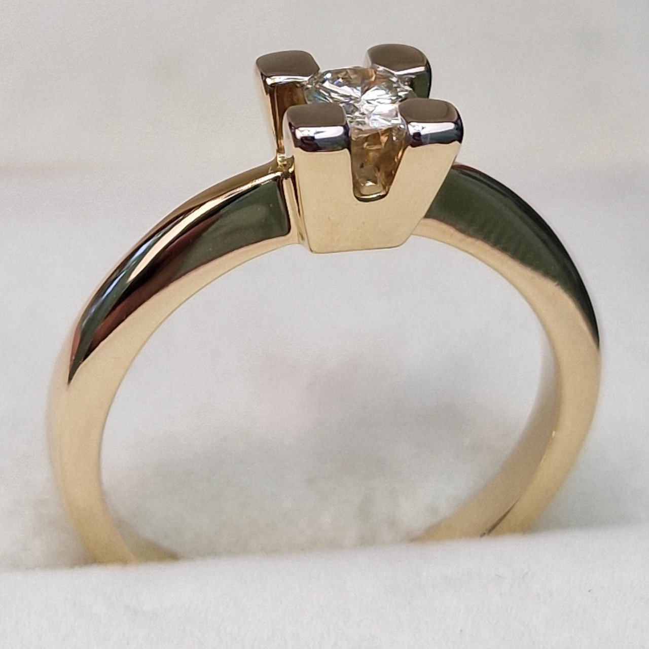 Кольцо Deimantas 104569142 17,5р 4,22гр 0,22ct. купить,NaN