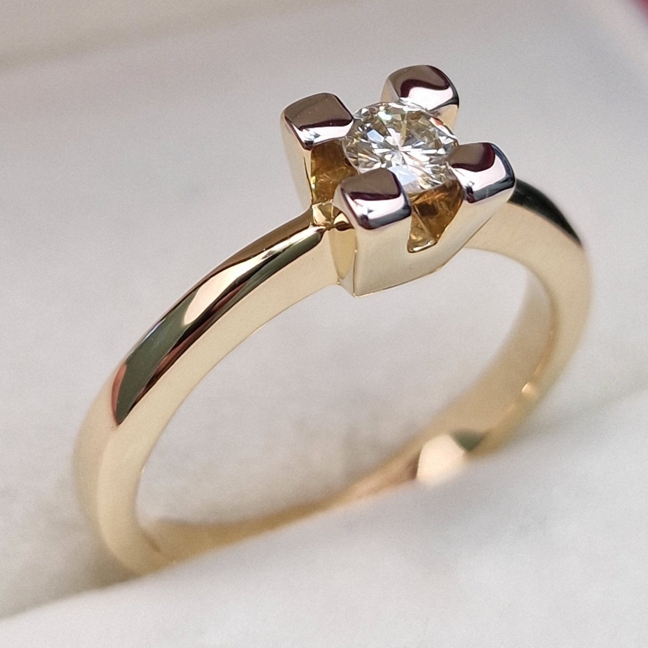 Кольцо Deimantas 104569142 17,5р 4,22гр 0,22ct. купить,NaN