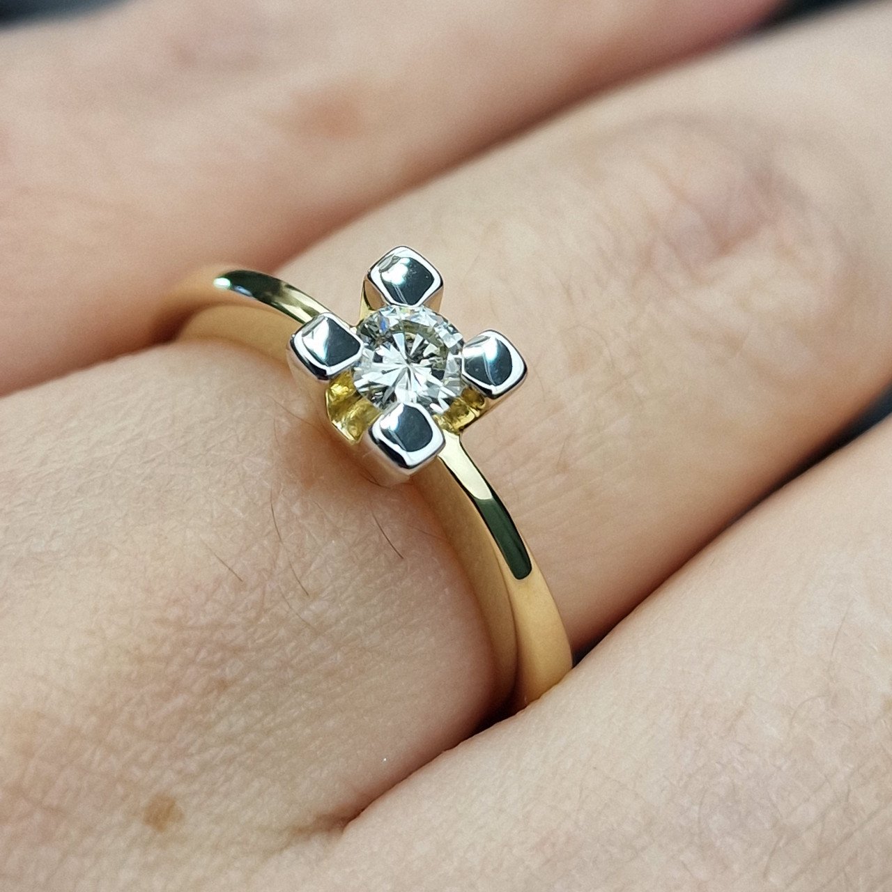 Кольцо Deimantas 104569142 17,5р 4,22гр 0,22ct. купить,NaN