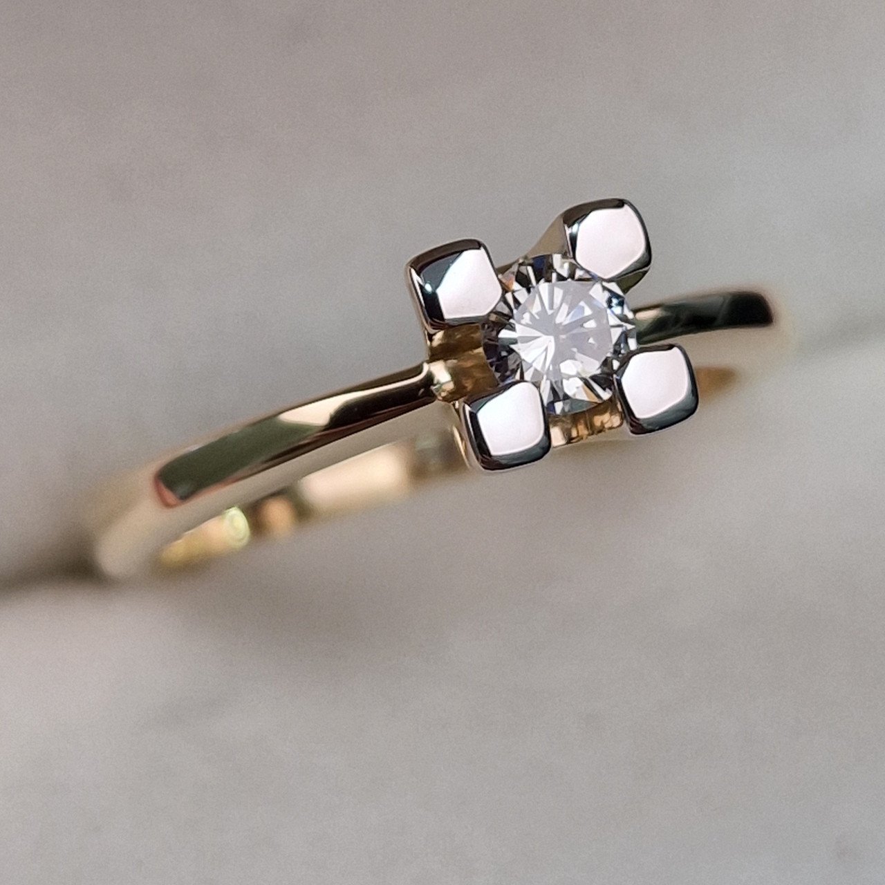 Кольцо Deimantas 104569142 17,5р 4,22гр 0,22ct. купить,NaN