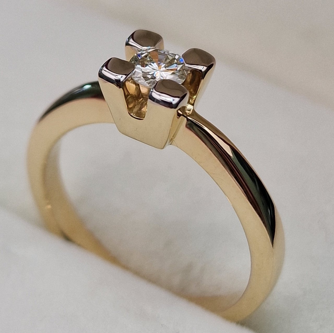 Кольцо Deimantas 104569142 17,5р 4,22гр 0,22ct. купить,NaN